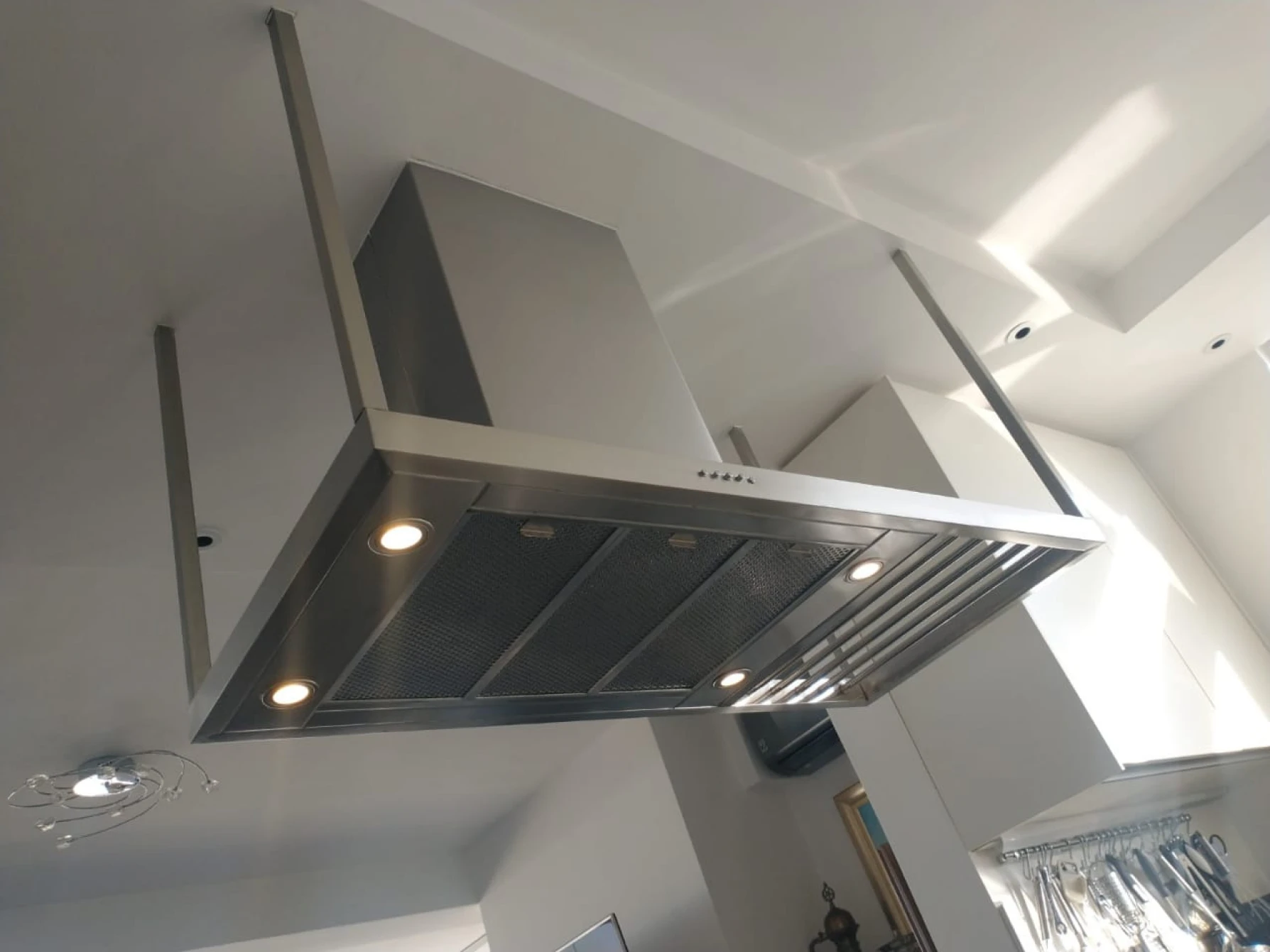 #html-caption3 Banner 3